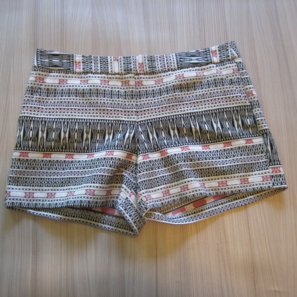 Jacqured Pattern Shorts